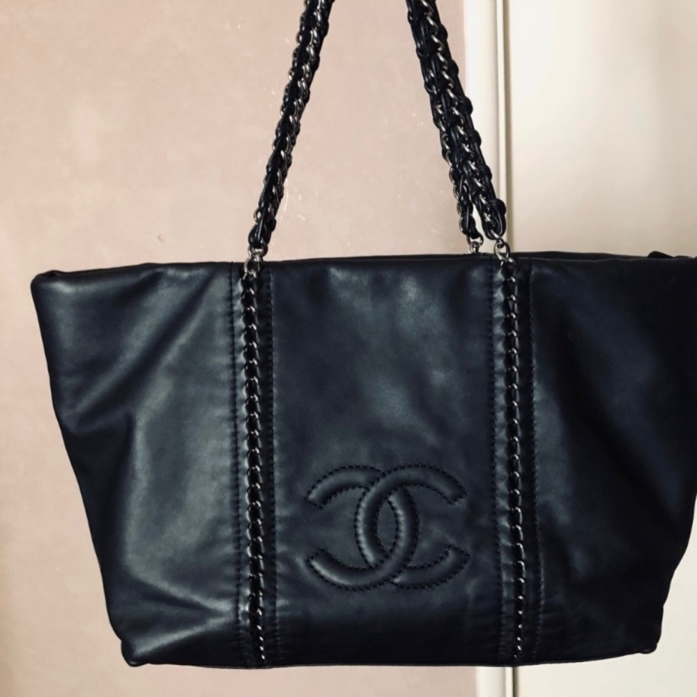 CHANEL Tote